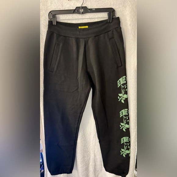 Market Studios “Beware of Humans” Men Joggers - Picture 1 of 10